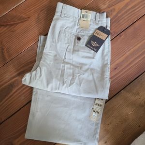 NWT Dockers D2 - Flat Front - Straight Fit - 34x34 Khakis